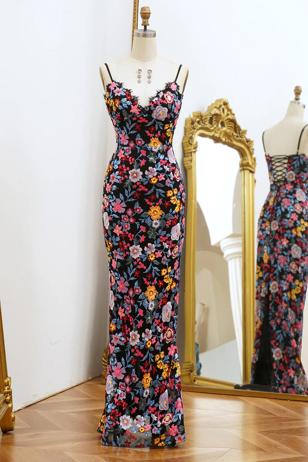 Vestido de fiesta largo de sirena con escote en V y bordado con abertura en la espalda